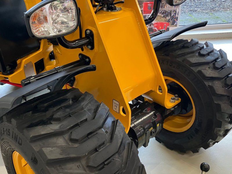 JCB 403 Plus Agri med JST skovl og pallegaffel