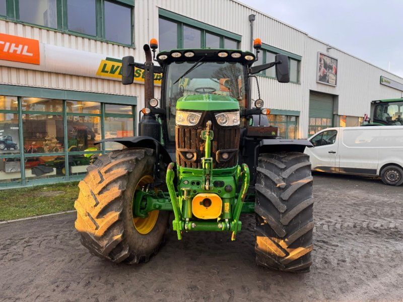 John Deere 6215R