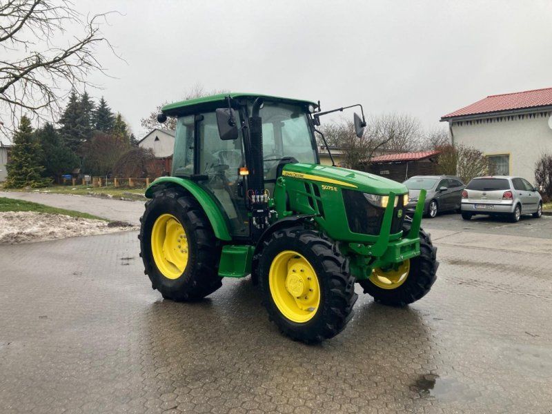 John Deere 5075E Frontlader