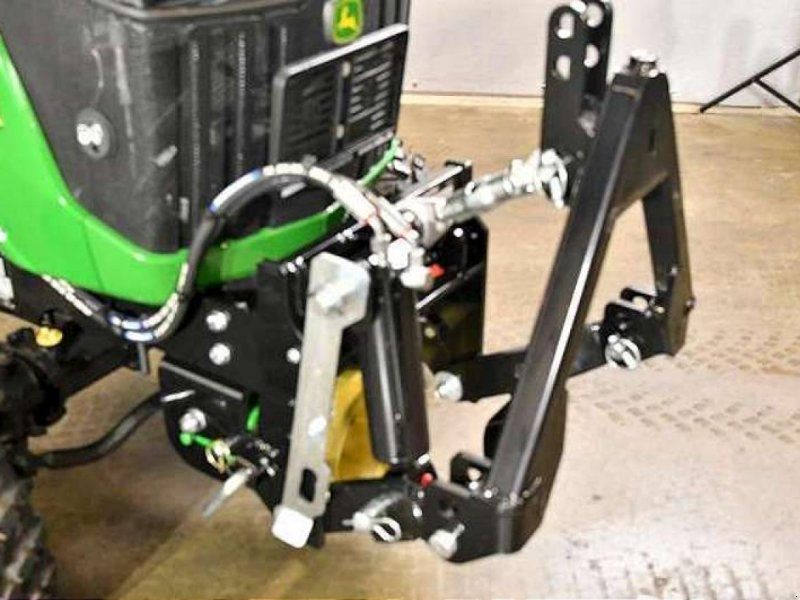 John Deere 1026R TRAKTOR