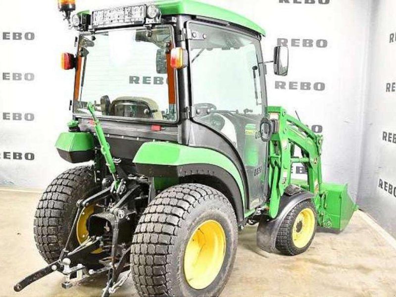 John Deere 2038R TRAKTOR