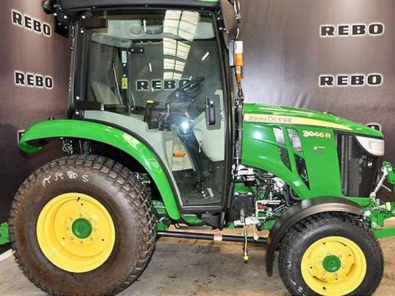 John Deere 3046R TRAKTOR