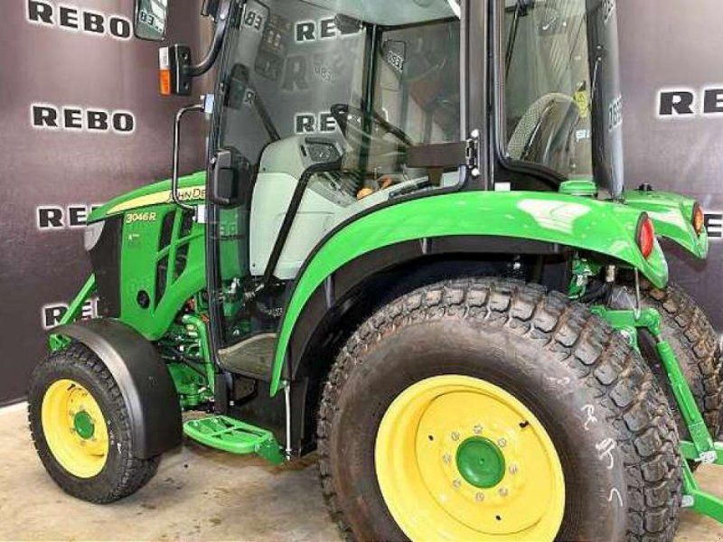 John Deere 3046R TRAKTOR