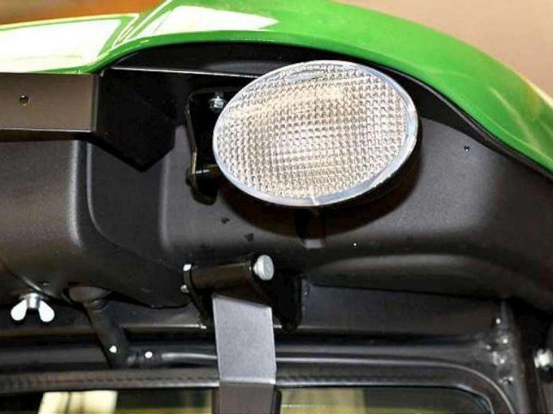 John Deere 3046R TRAKTOR