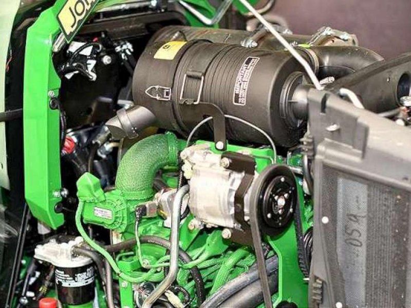 John Deere 4052R TRAKTOR