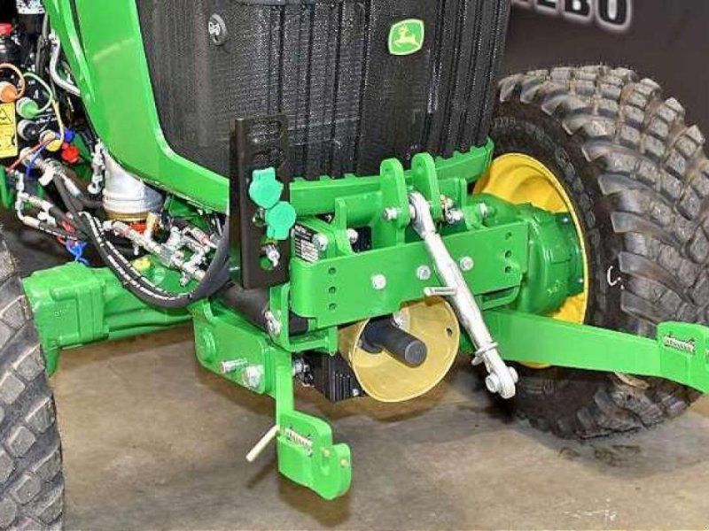 John Deere 4052R TRAKTOR