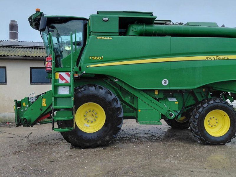 John Deere T560