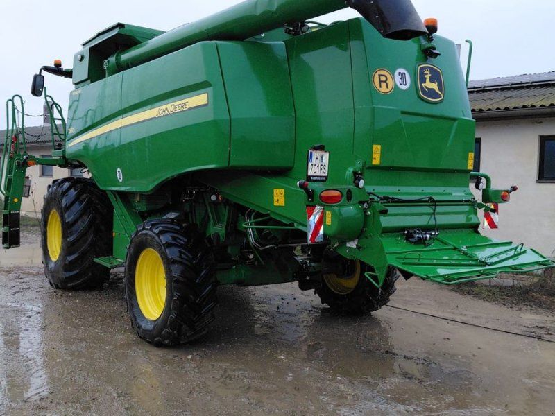 John Deere T560