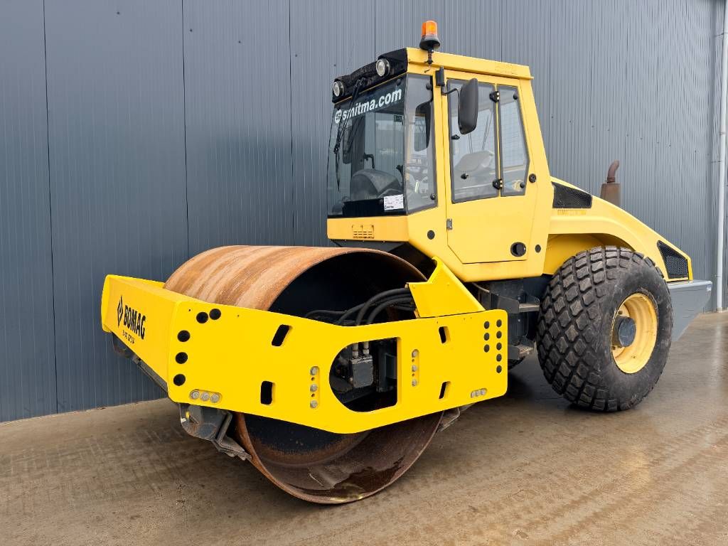 Bomag BW211D-4