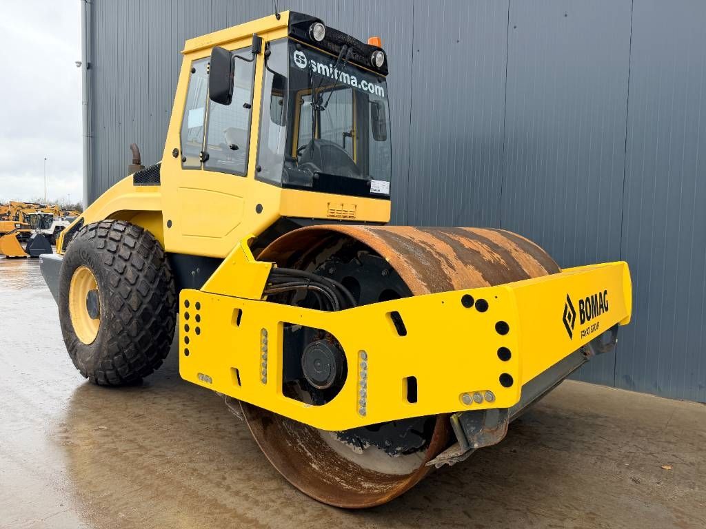 Bomag BW211D-4