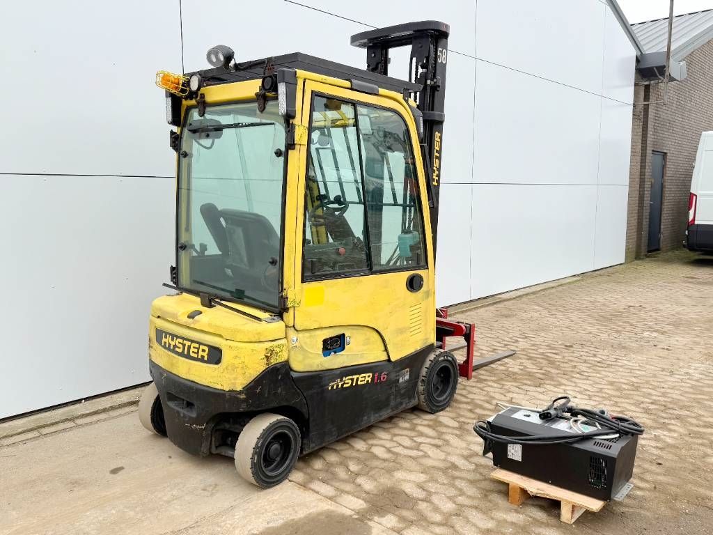Hyster J1.6XN MWB - Duplex / Rotating Forks / Lithium