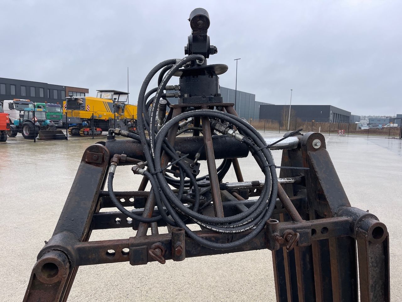 Stenenklem met hydraulische rotator