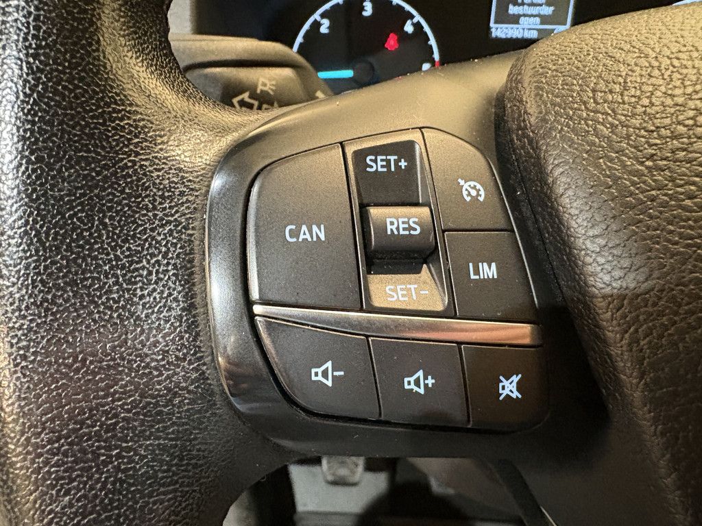 Ford Transit Custom 340 2.0 TDCI L2H1 Trend 130 PK / Euro 6 / Airco / Cruise Control / Trekhaak / Imperiaal / PDC