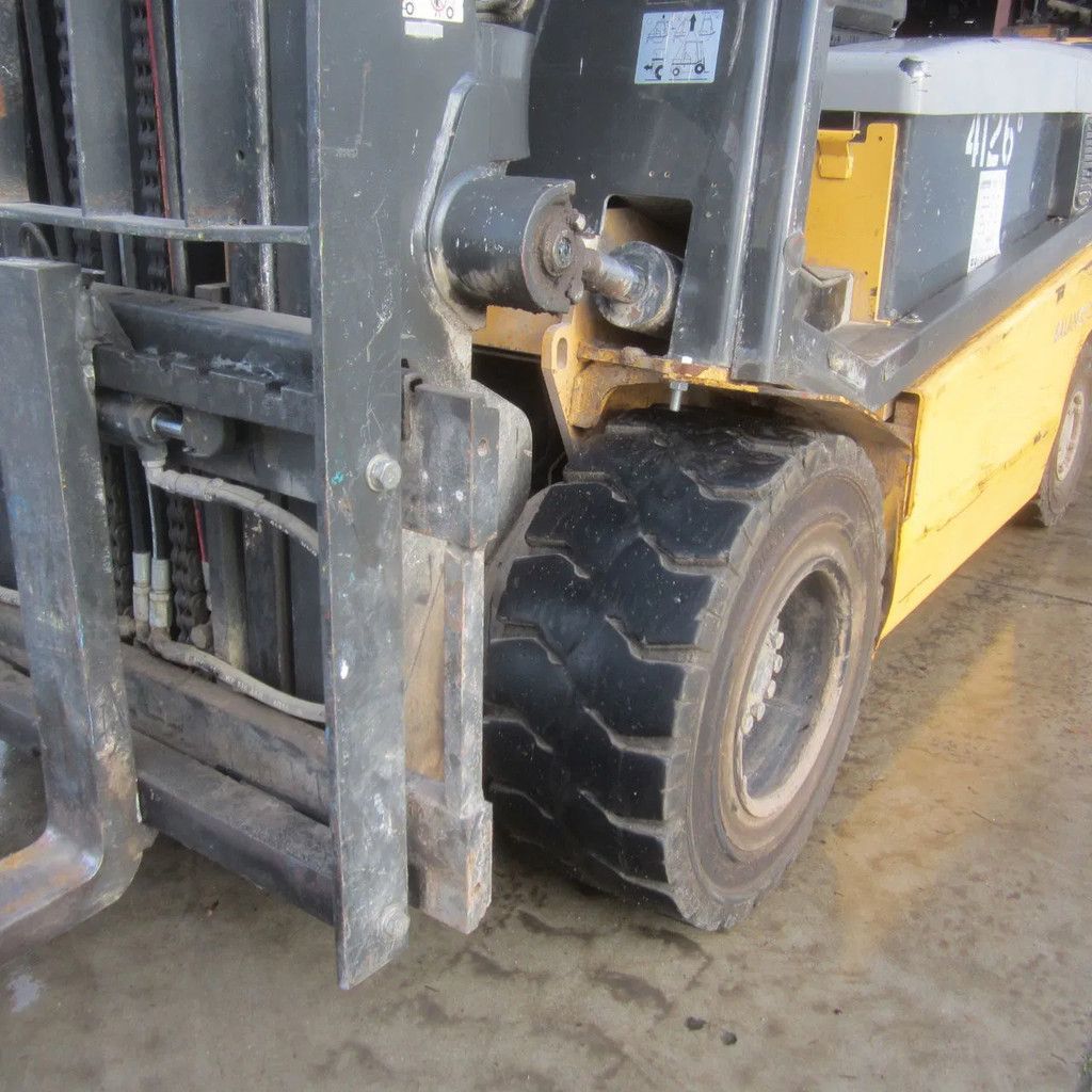 Nissan Heftruck, L30T elektrisch, triplomast, side shift.