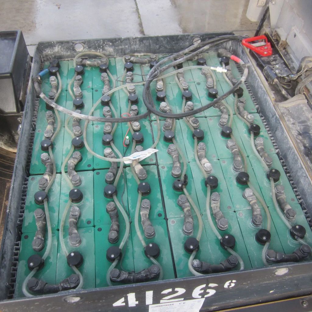 Nissan Heftruck, L30T elektrisch, triplomast, side shift.