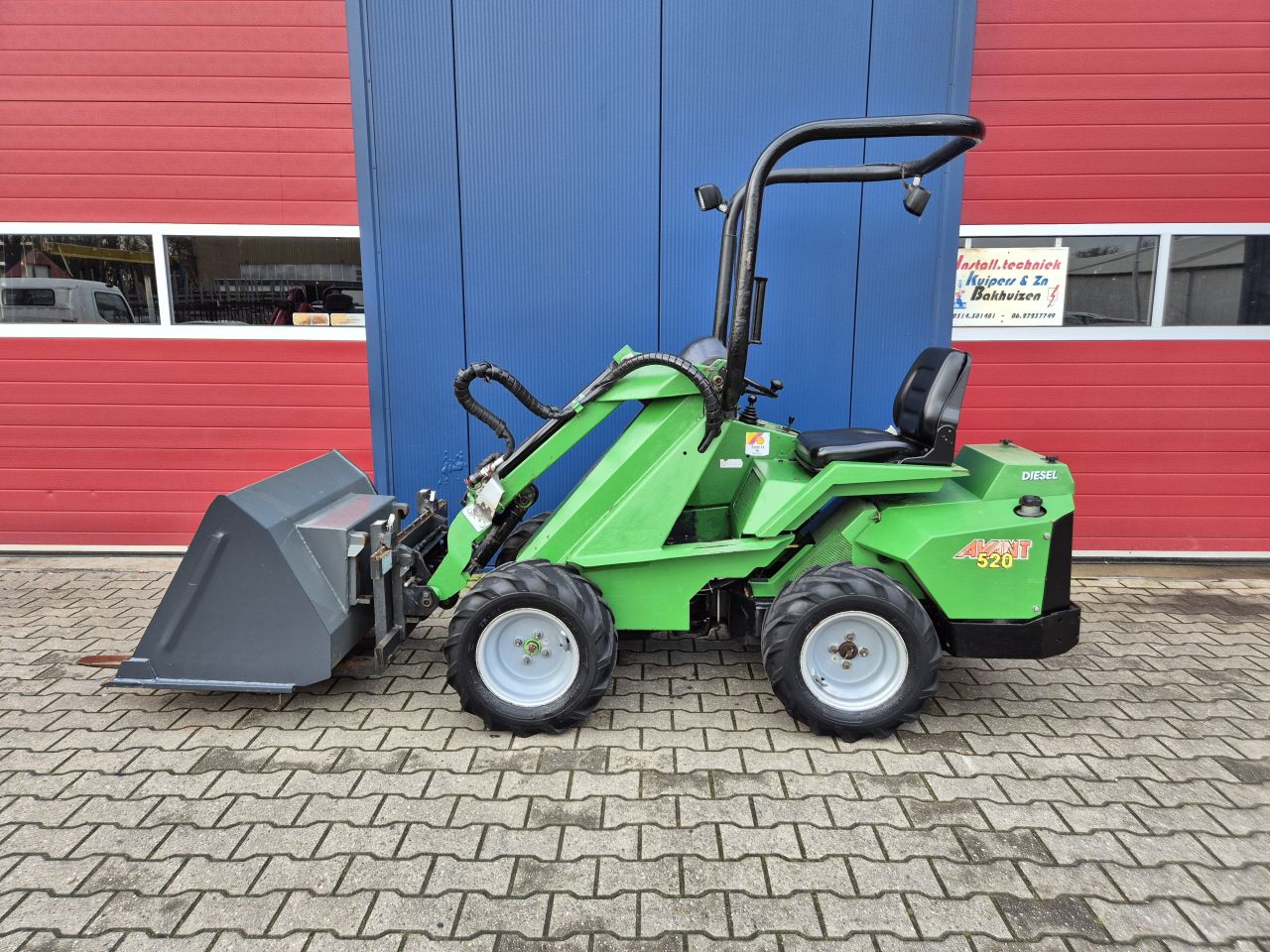 AVANT 520 MINI SHOVEL MET BAK EN PALLETVORKEN PRIJS MARGE