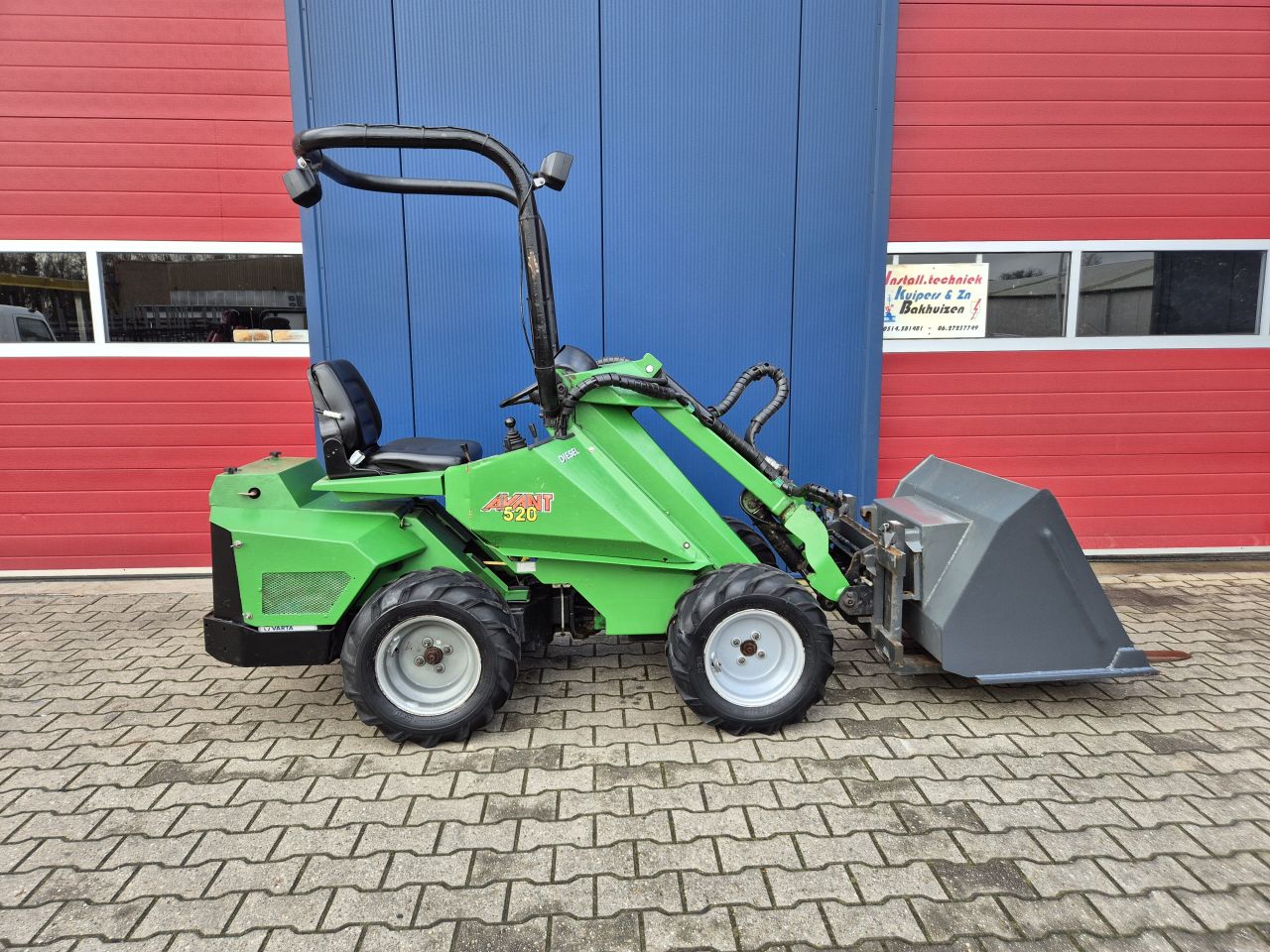 AVANT 520 MINI SHOVEL MET BAK EN PALLETVORKEN PRIJS MARGE