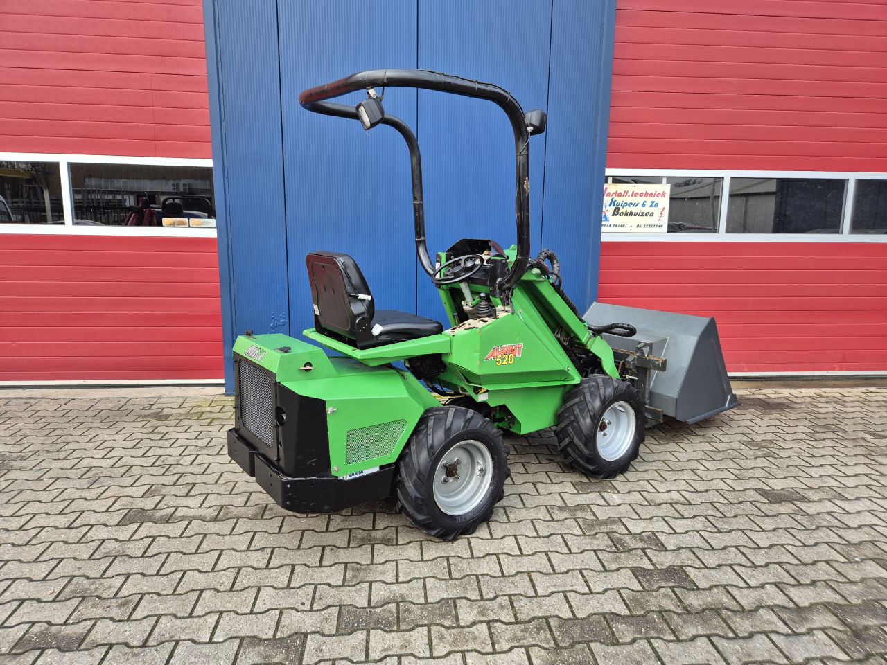 AVANT 520 MINI SHOVEL MET BAK EN PALLETVORKEN PRIJS MARGE