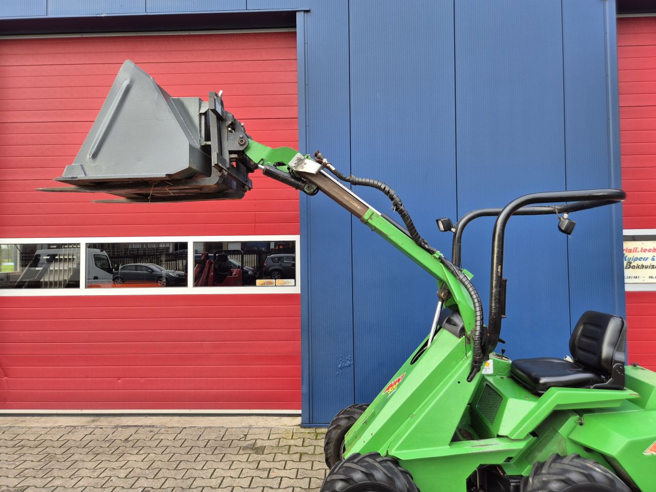 AVANT 520 MINI SHOVEL MET BAK EN PALLETVORKEN PRIJS MARGE