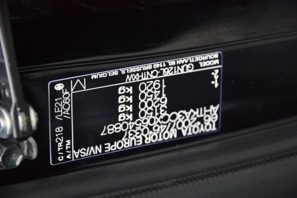 Toyota Hilux 2.8 D-4D X-TRA CAB INVINCIBLE A/T VAN