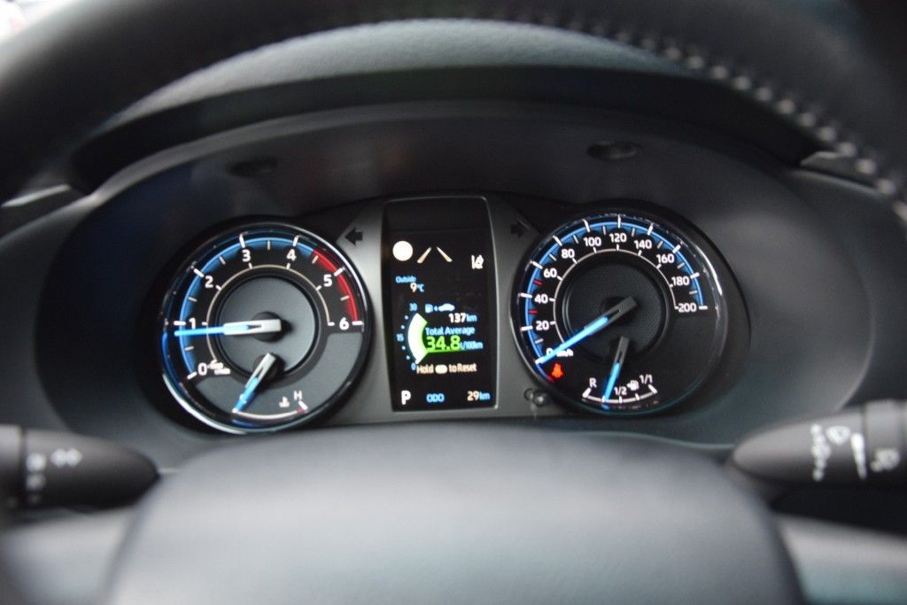 Toyota Hilux 2.8 D-4D X-TRA CAB INVINCIBLE A/T VAN