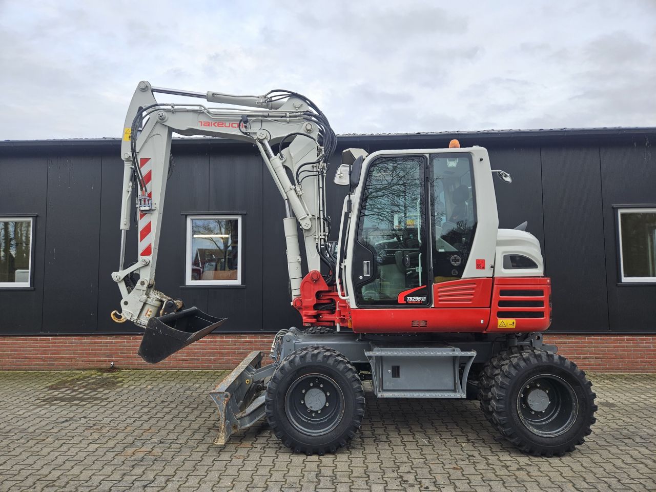 Takeuchi TB295W stage V