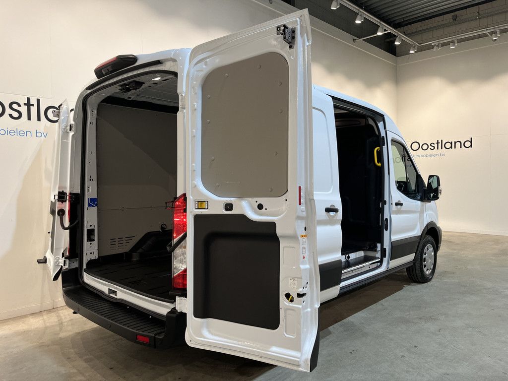 Ford E-Transit 350 L2H2 Trend 68 kWh / 100% Elektrisch !! / Airco / Cruise Control / CarPlay / Camera / Navigatie / 3-Zits / 6.500 KM !!
