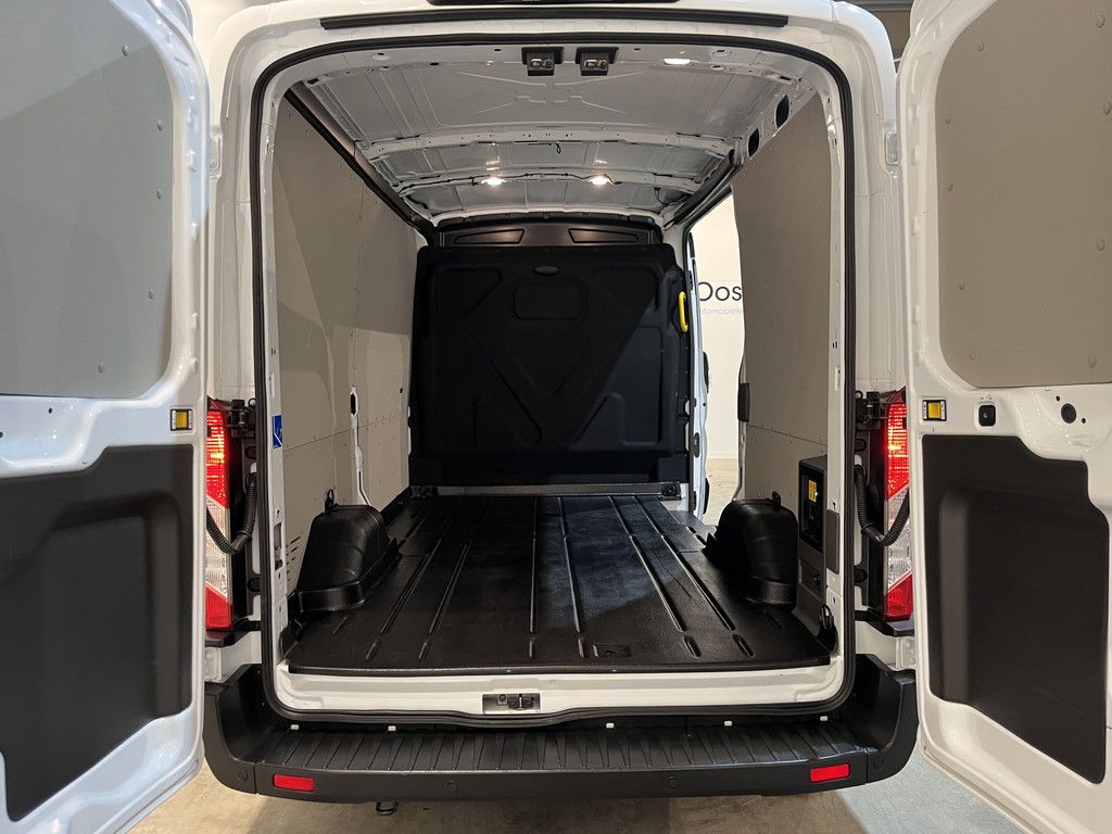 Ford E-Transit 350 L2H2 Trend 68 kWh / 100% Elektrisch !! / Airco / Cruise Control / CarPlay / Camera / Navigatie / 3-Zits / 6.500 KM !!