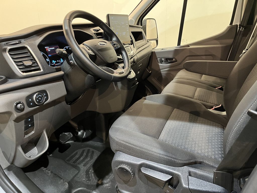 Ford E-Transit 350 L2H2 Trend 68 kWh / 100% Elektrisch !! / Airco / Cruise Control / CarPlay / Camera / Navigatie / 3-Zits / 6.500 KM !!