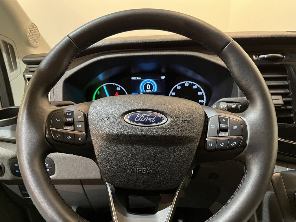 Ford E-Transit 350 L2H2 Trend 68 kWh / 100% Elektrisch !! / Airco / Cruise Control / CarPlay / Camera / Navigatie / 3-Zits / 6.500 KM !!