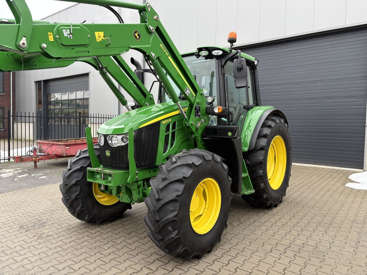 John Deere 6100M met 603R voorlader