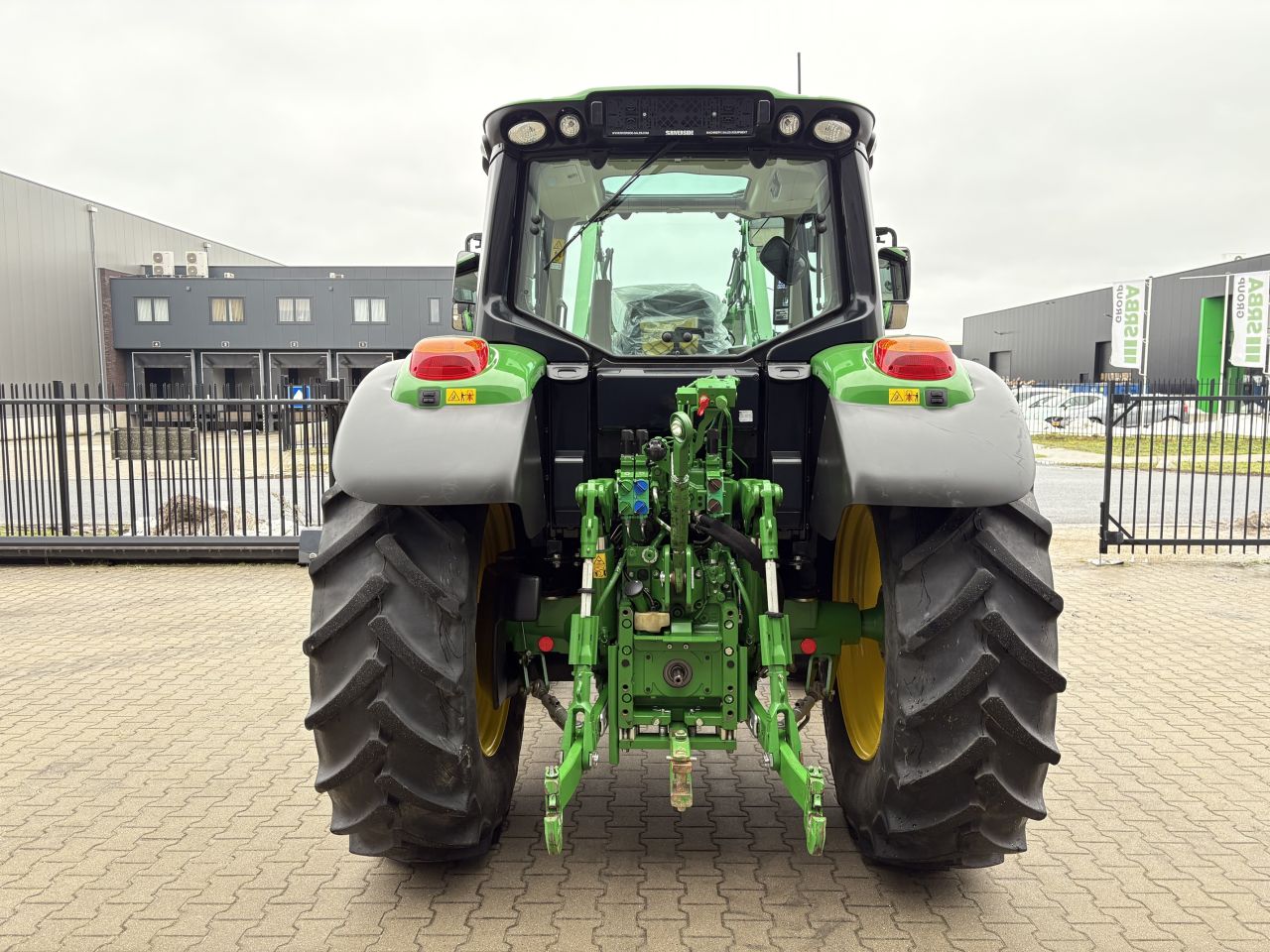 John Deere 6100M met 603R voorlader