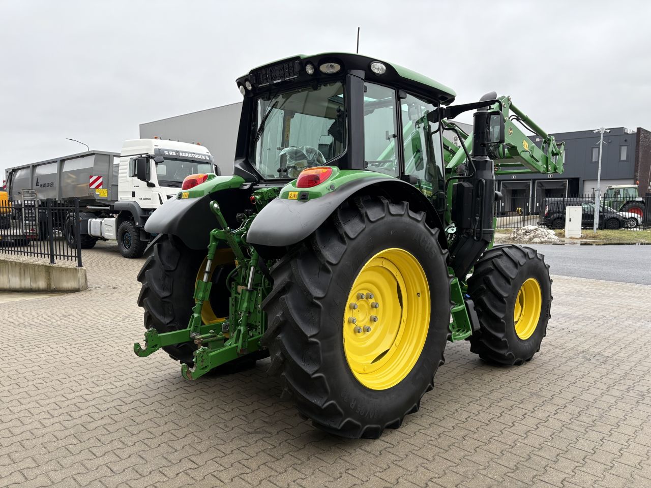 John Deere 6100M met 603R voorlader