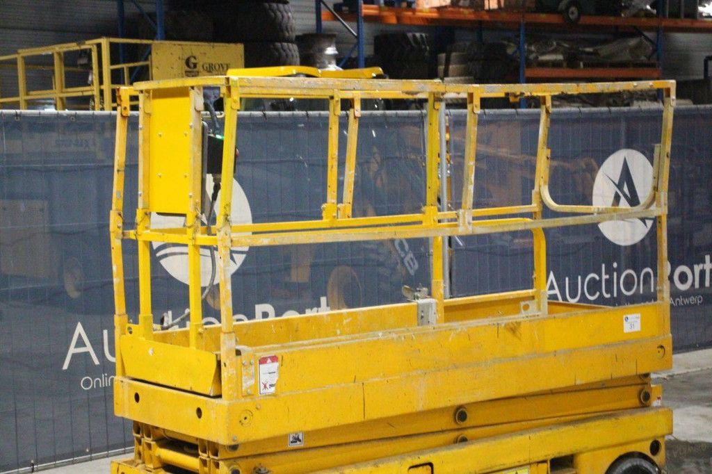 Scissor lift Haulotte Compact 8 Electric 8m 2013