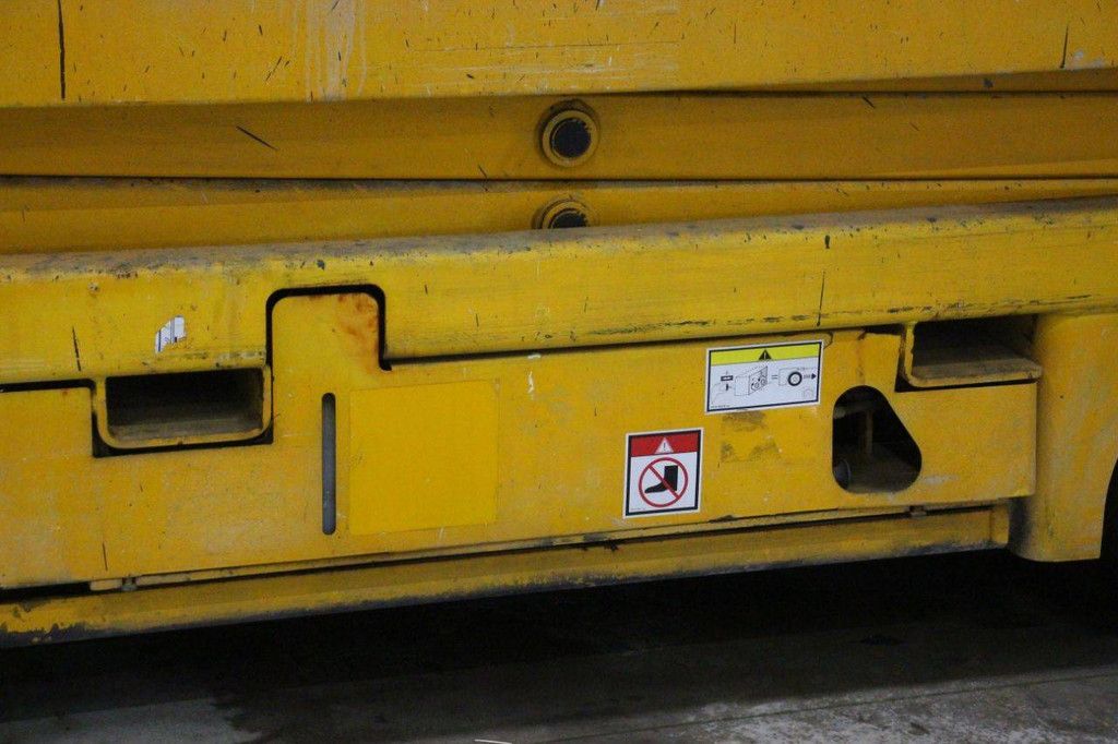 Scissor lift Haulotte Compact 8 Electric 8m 2013