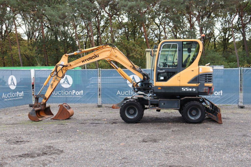 Wheel excavator Hyundai 55W-9 Diesel 41kW 2013