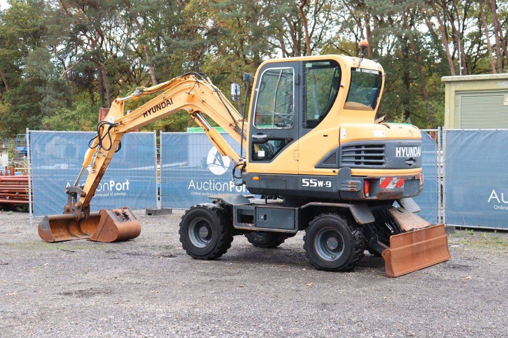Wheel excavator Hyundai 55W-9 Diesel 41kW 2013