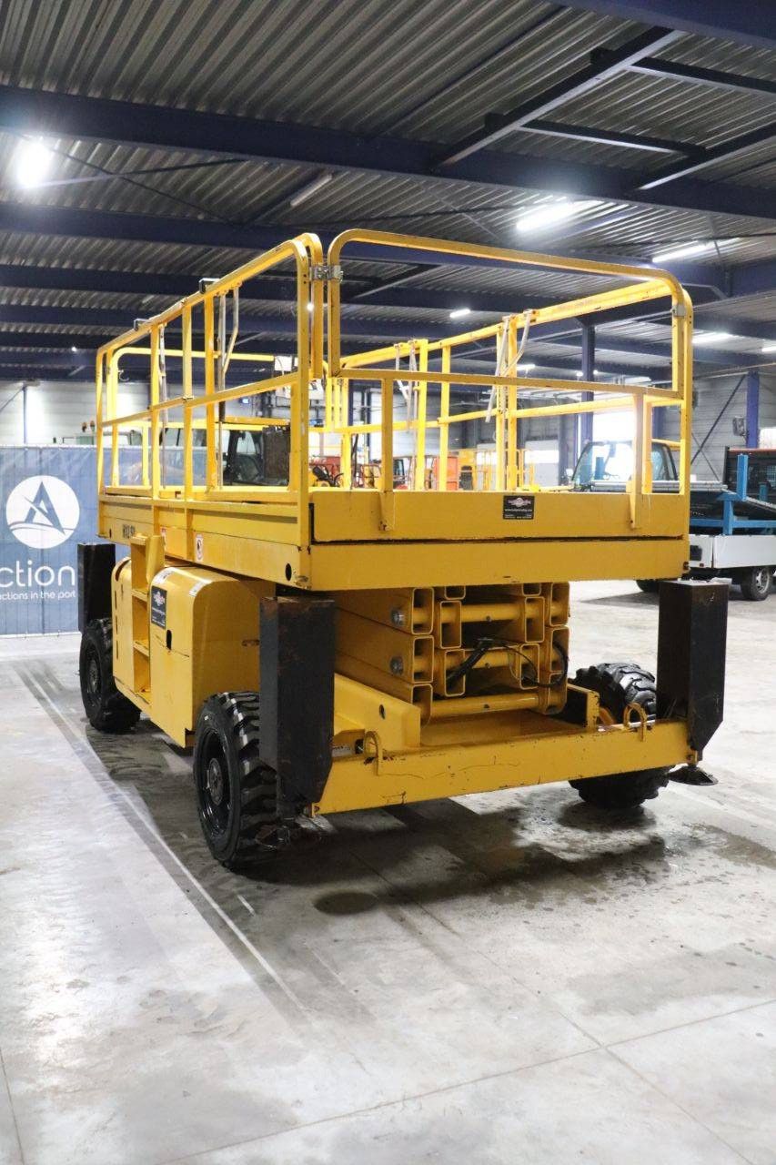 Scherenarbeitsbühne Haulotte H12 SX Diesel 12m 2015