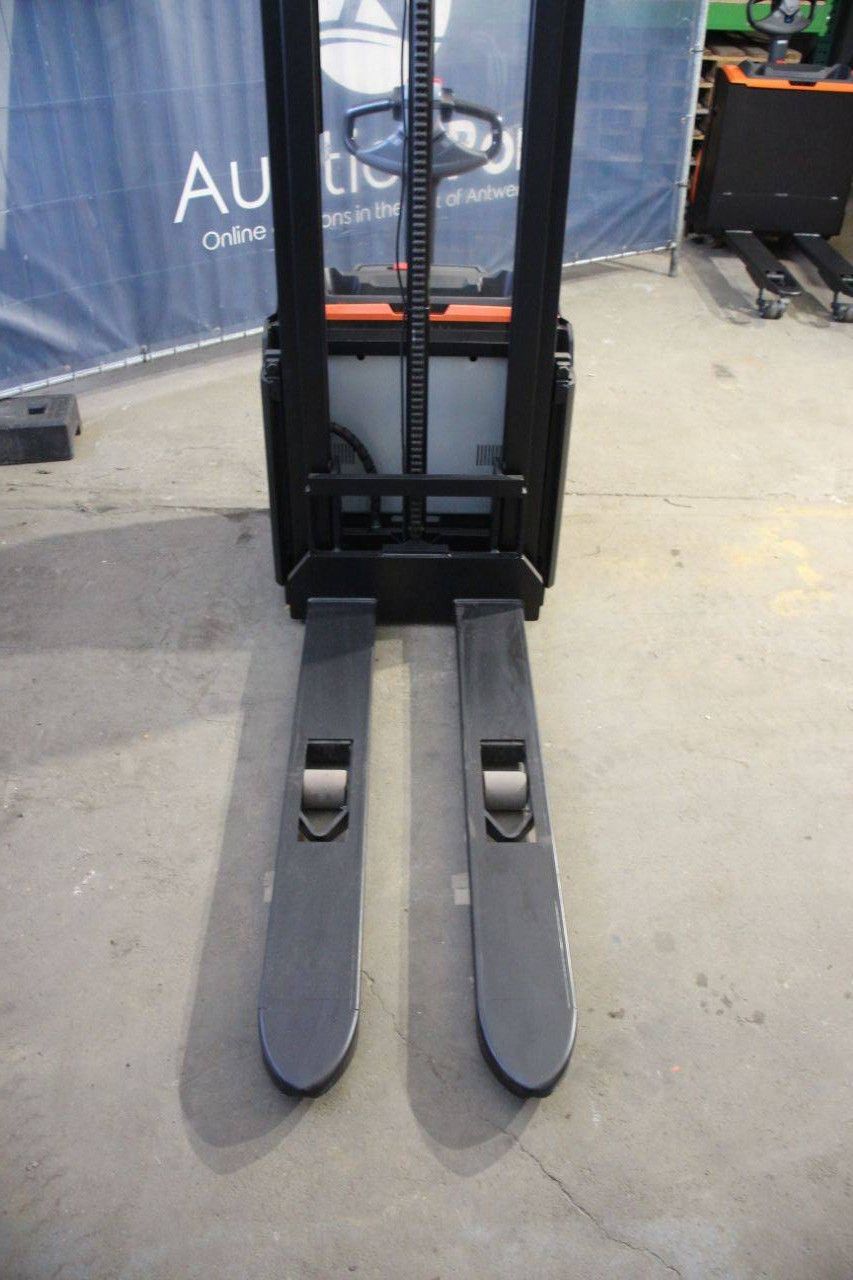 Toyota SWE100 Electric Stacker 1000kg 3.3m 2019