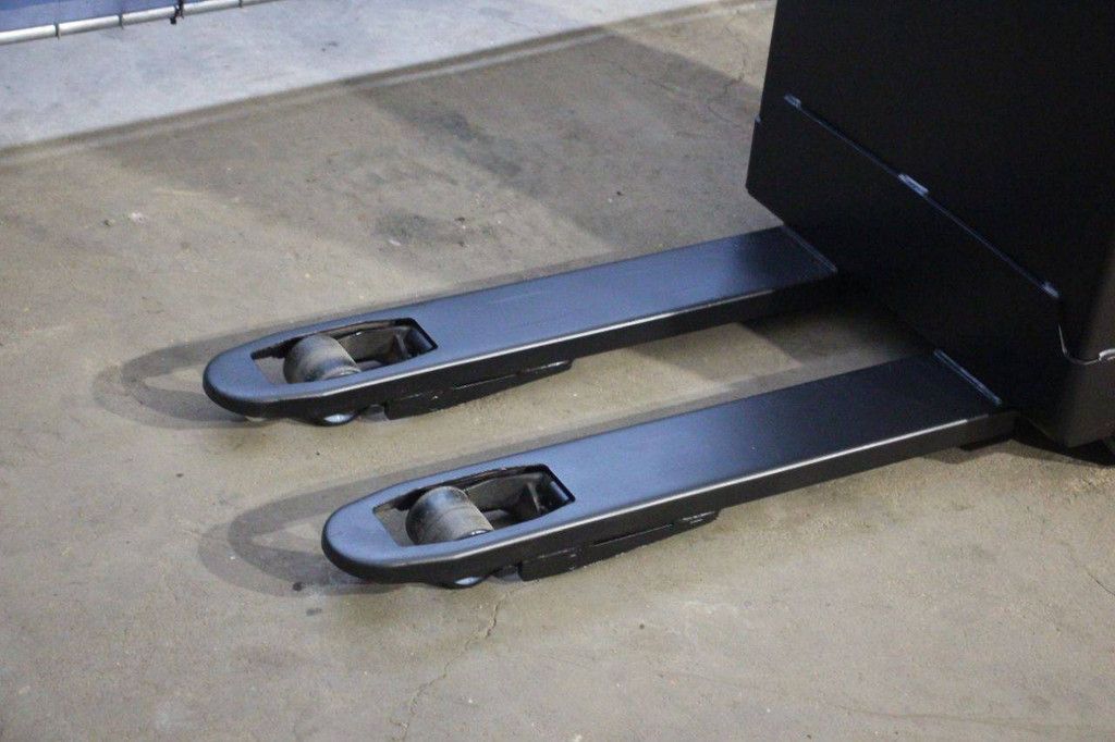 Pallet truck Toyota LWE160 Electric 1600kg 2021