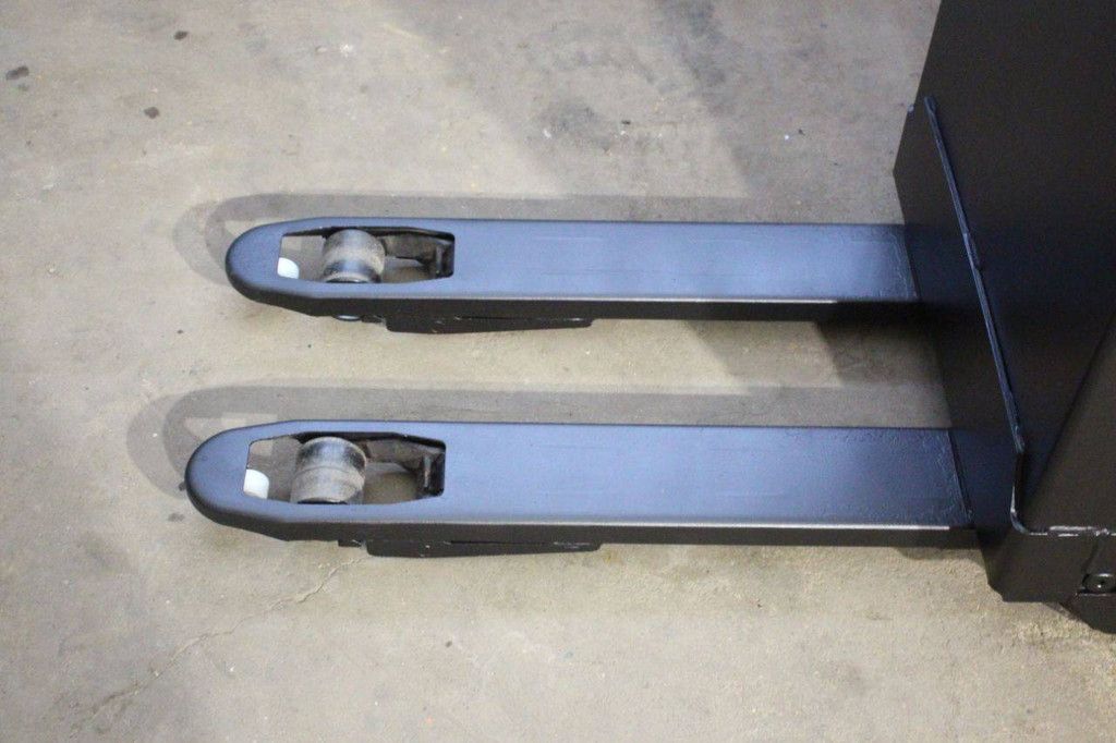 Pallet truck Toyota LWE160 Electric 1600kg 2021