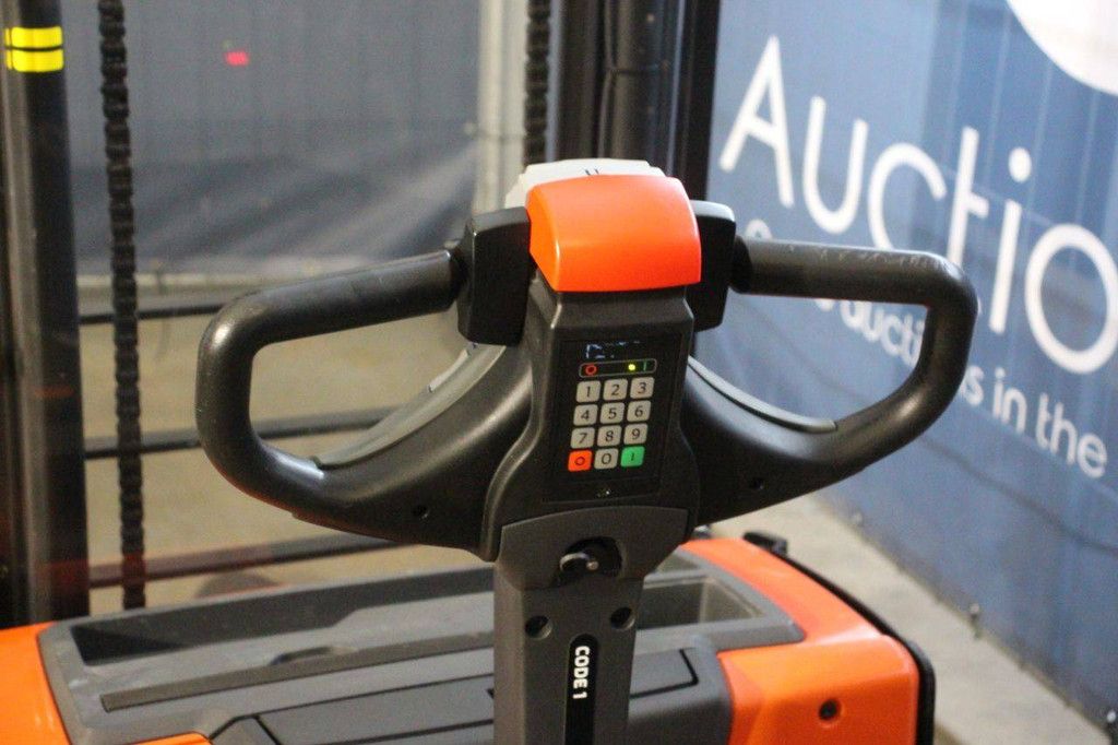 Stacker Toyota SWE 140L Electric 1400kg 2.9m 2017