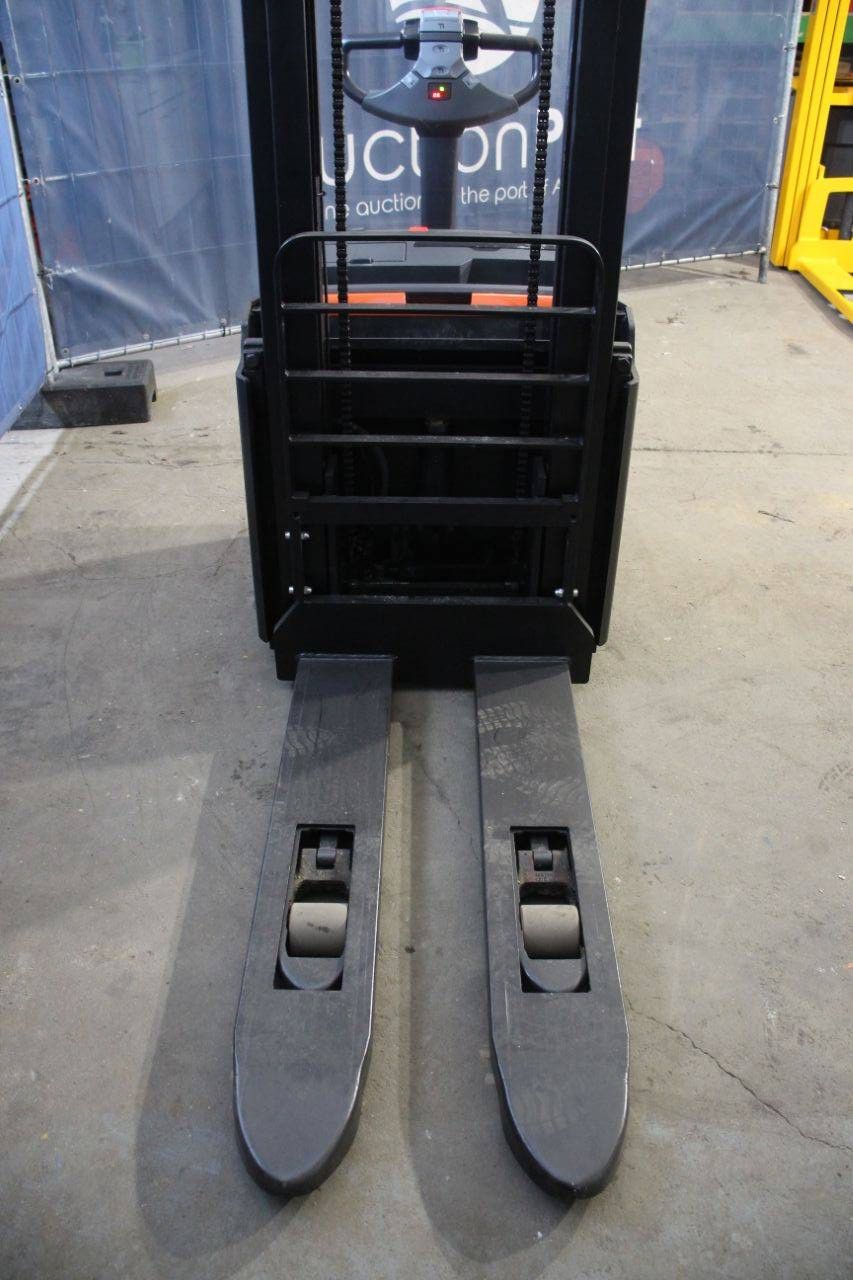 Stacker Toyota SWE140L Electric 1400kg 2.9m 2017