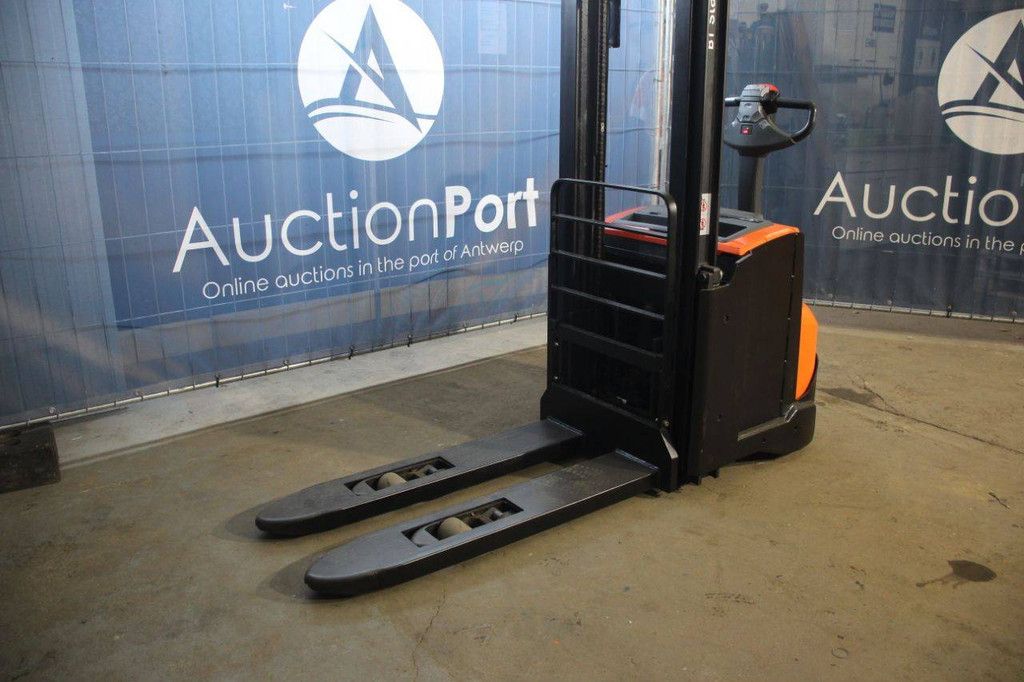 Stacker Toyota SWE140L Electric 1400kg 2.9m 2017