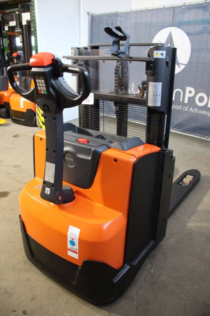 Toyota SWE200D Electric Stacker 2000kg 1.7m 2020
