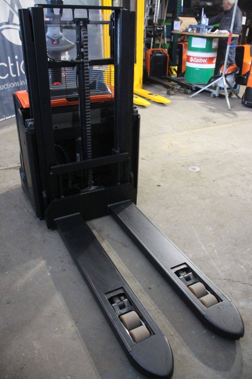 Toyota SWE200D Electric Stacker 2000kg 1.7m 2020