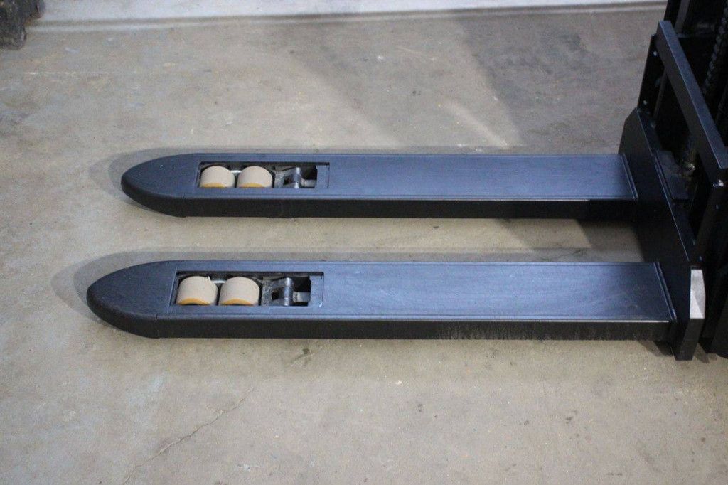 Toyota SWE200D Electric Stacker 2000kg 1.7m 2020