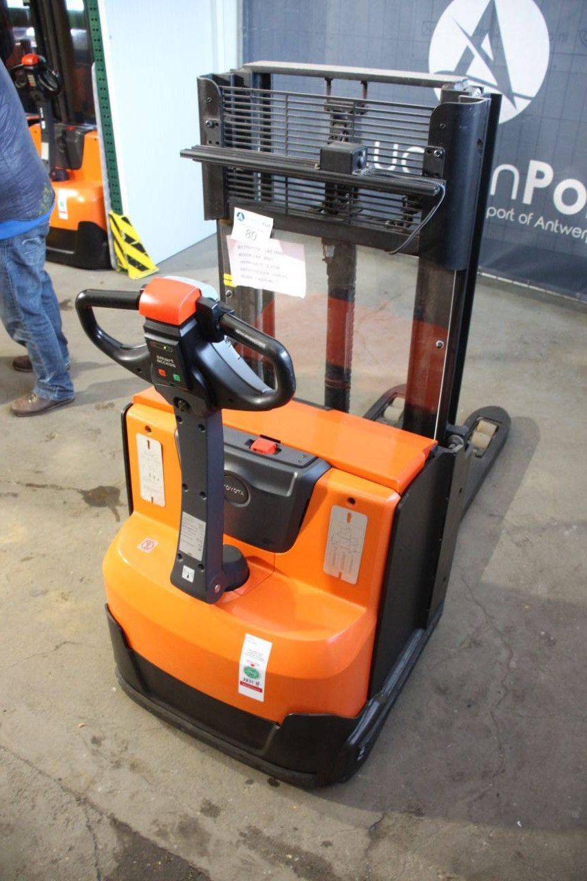 Toyota SWE200D Electric Stacker 2000kg 2.1m 2020