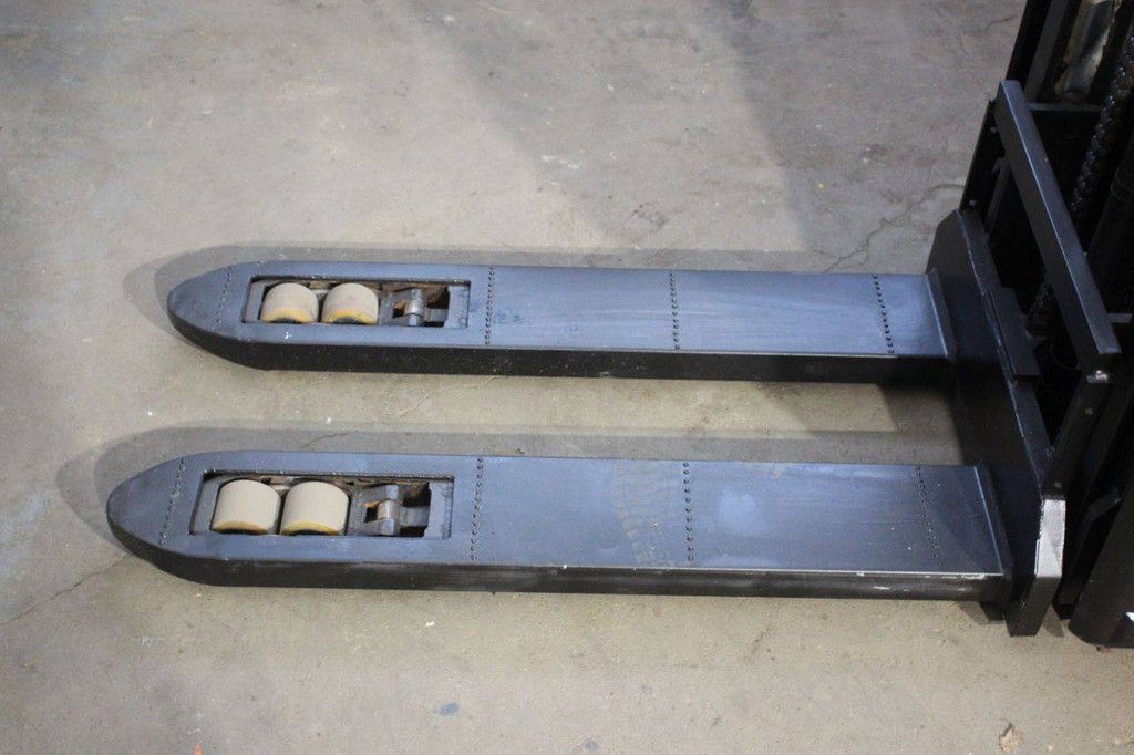 Toyota SWE200D Electric Stacker 2000kg 2.1m 2020