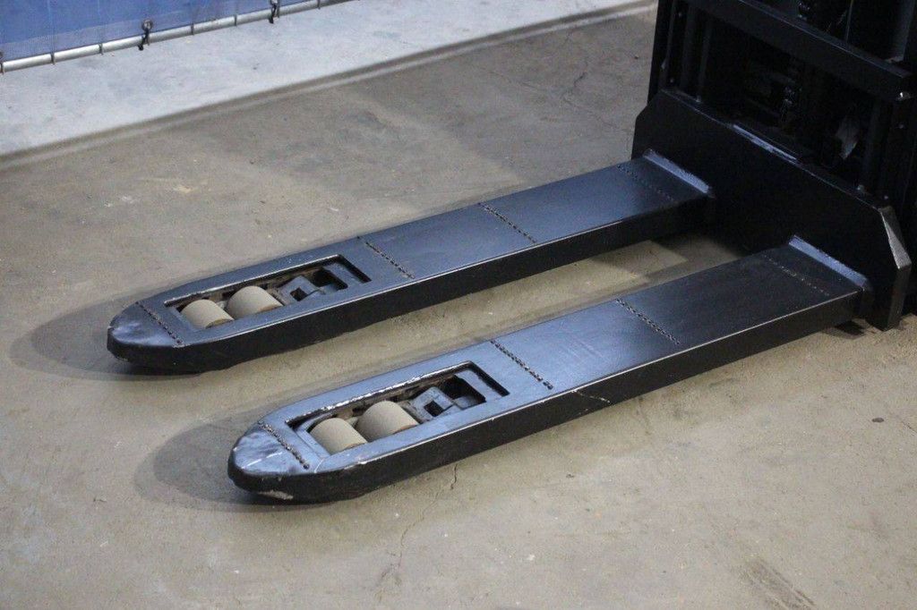 Toyota SWE200D Electric Stacker 2000kg 2.1m 2020